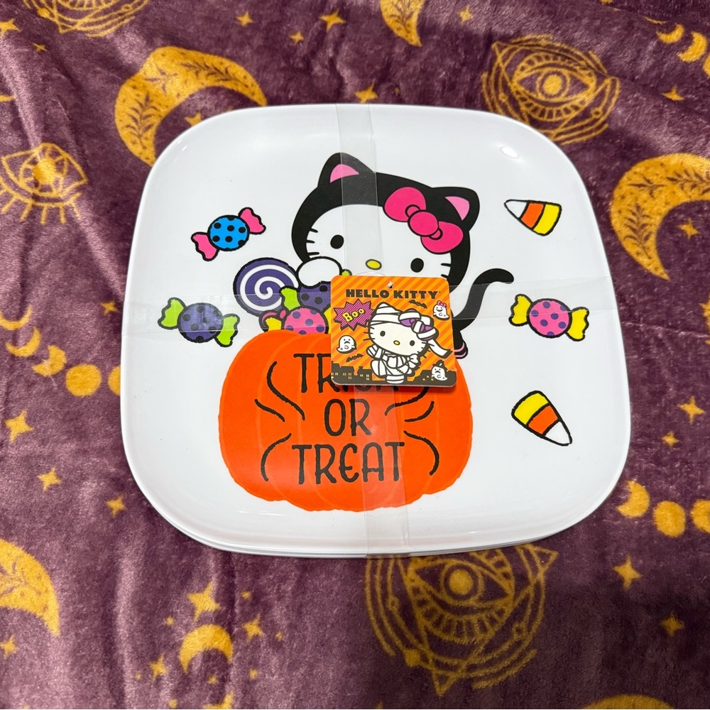 🎃 Hello Kitty Trick or Treat Plates Set